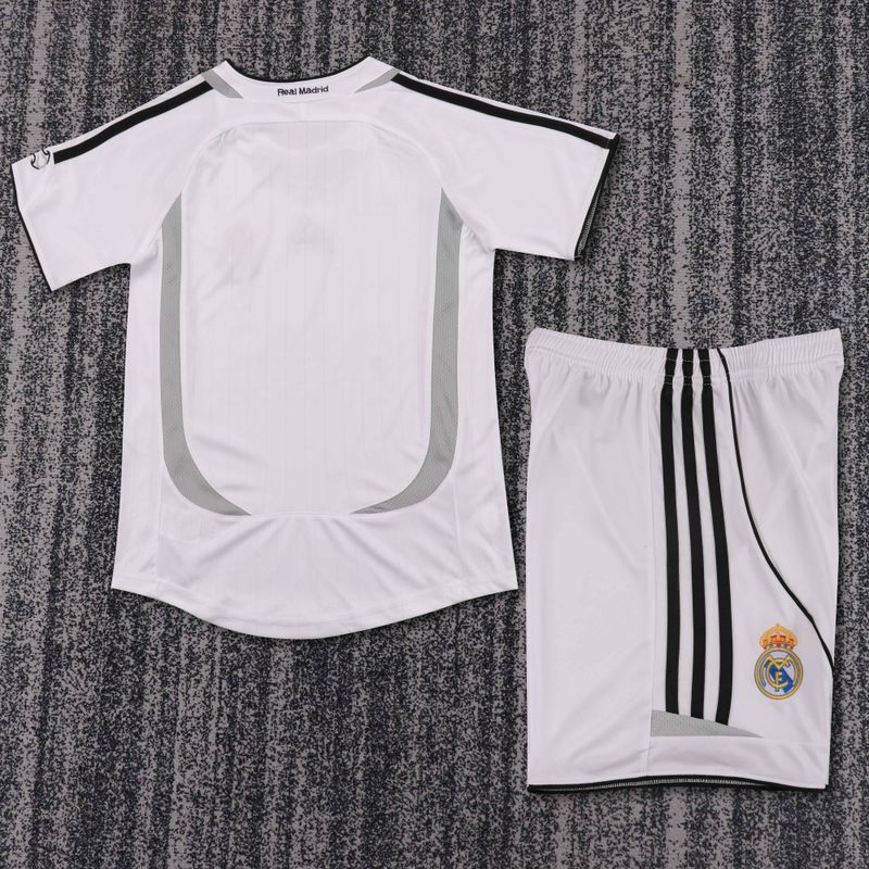 Retro Kids Real Madrid 2006-2007 home Secondary image