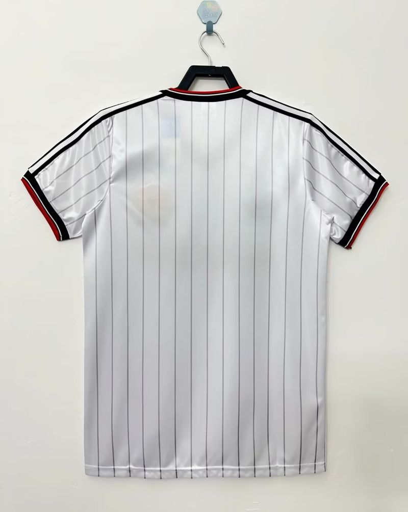 Retro Manchester United 1983 away Secondary image