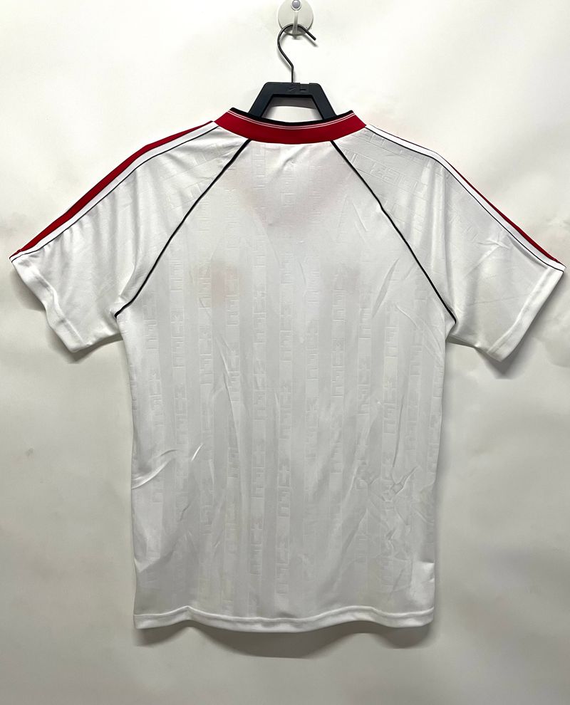 Retro Manchester United 1988-1990 away Secondary image