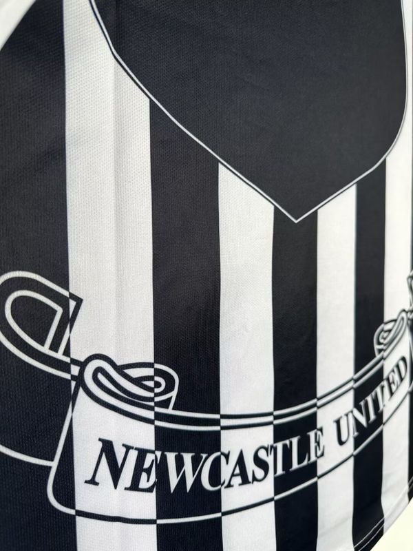 Maillot domicile rétro manches longues Newcastle United 1997-1999
