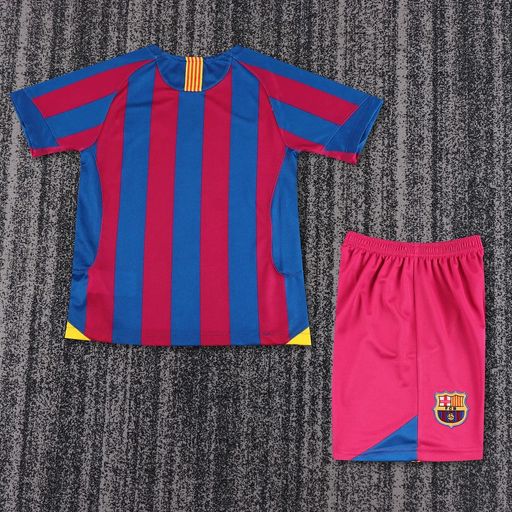 Retro Kids FC Barcelona 2005-2006 home Secondary image