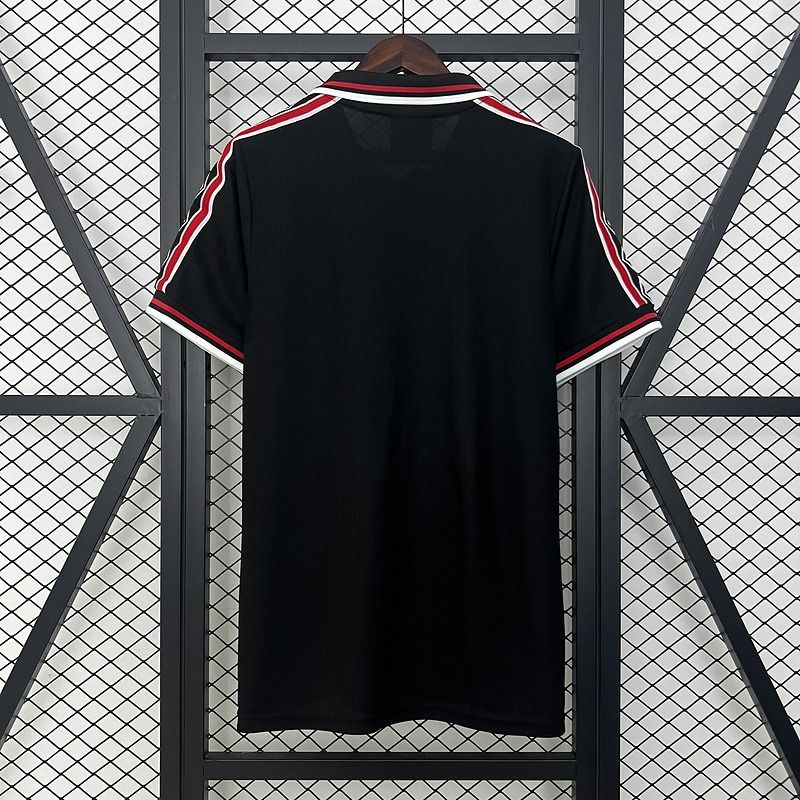 Retro Manchester United 1998-1999 third away Secondary image
