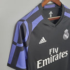 Maillot rétro du Real Madrid saison 2015-2016, deuxième maillot extérieur