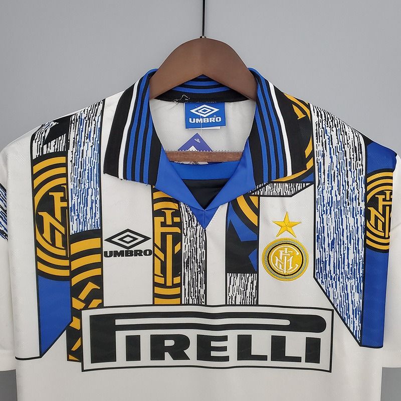 Rétro Inter Milan 1996-1997 extérieur