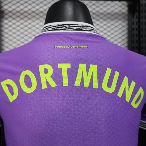 Gardien de but du BVB Dortmund 2025-2026