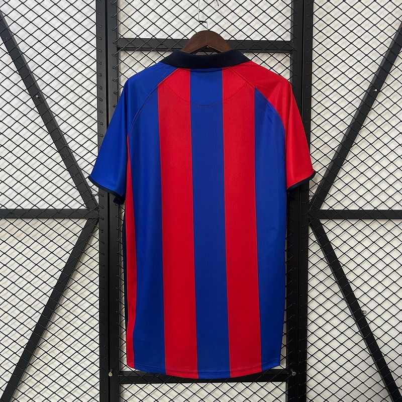 Retro FC Barcelona 2001-2002 home Secondary image
