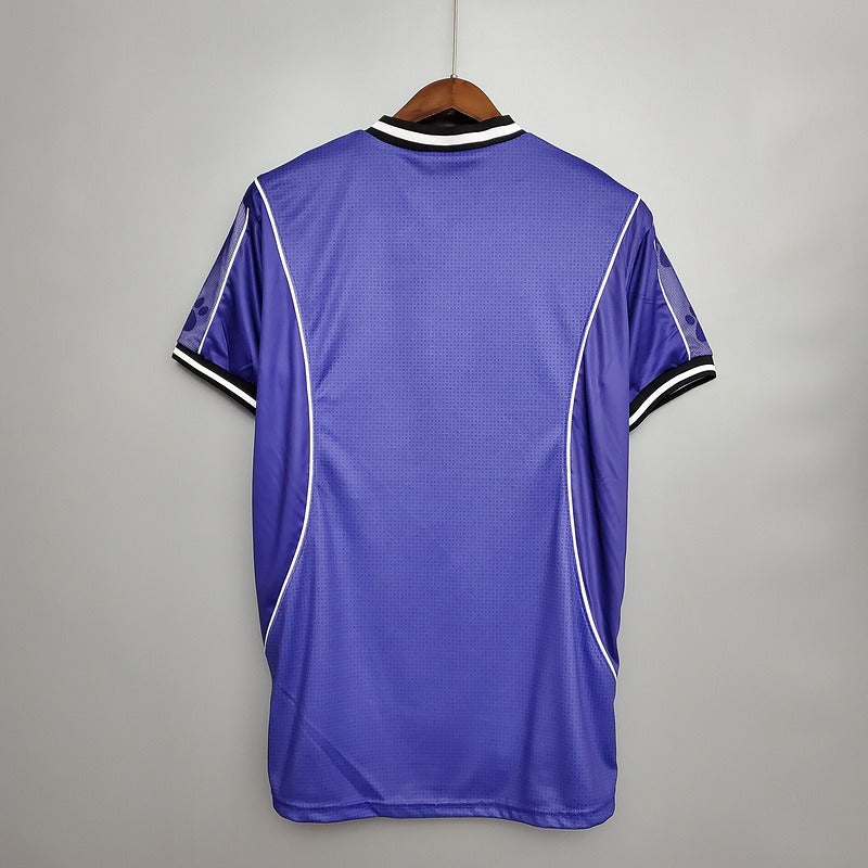 Retro Real Madrid 1997-1998 away Secondary image