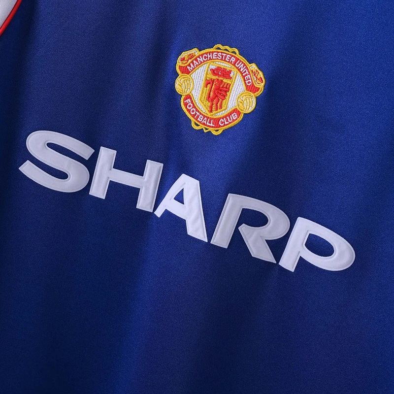 Retro Manchester United 1984 third away