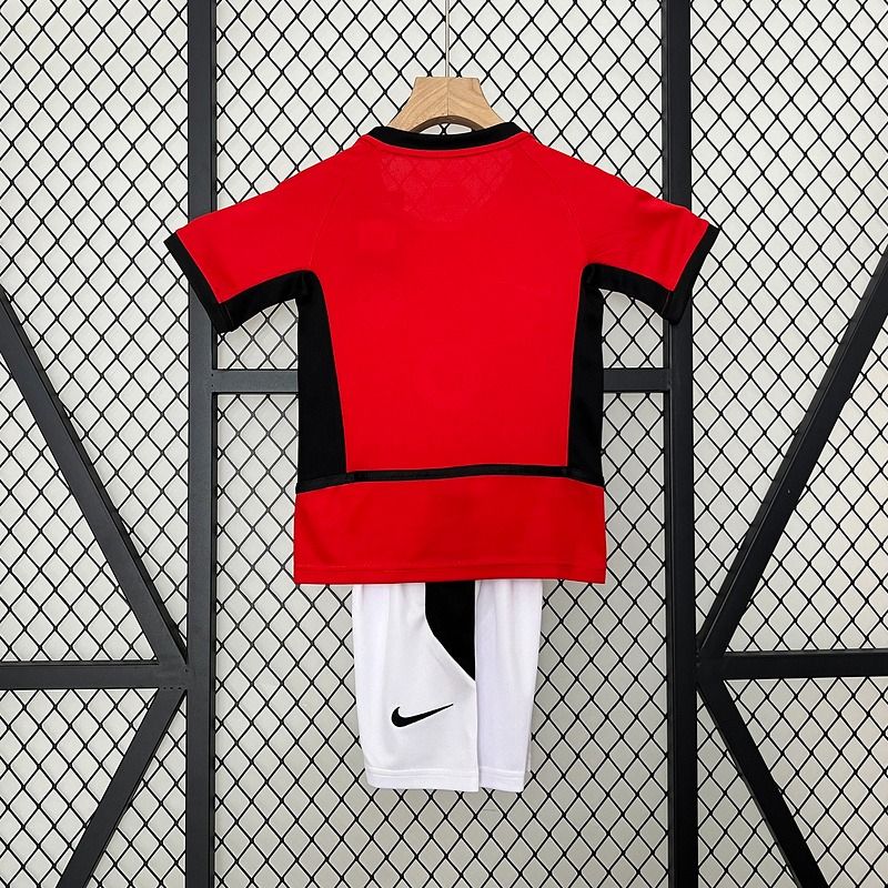 Retro Kids Manchester United 2002-2004 home Secondary image