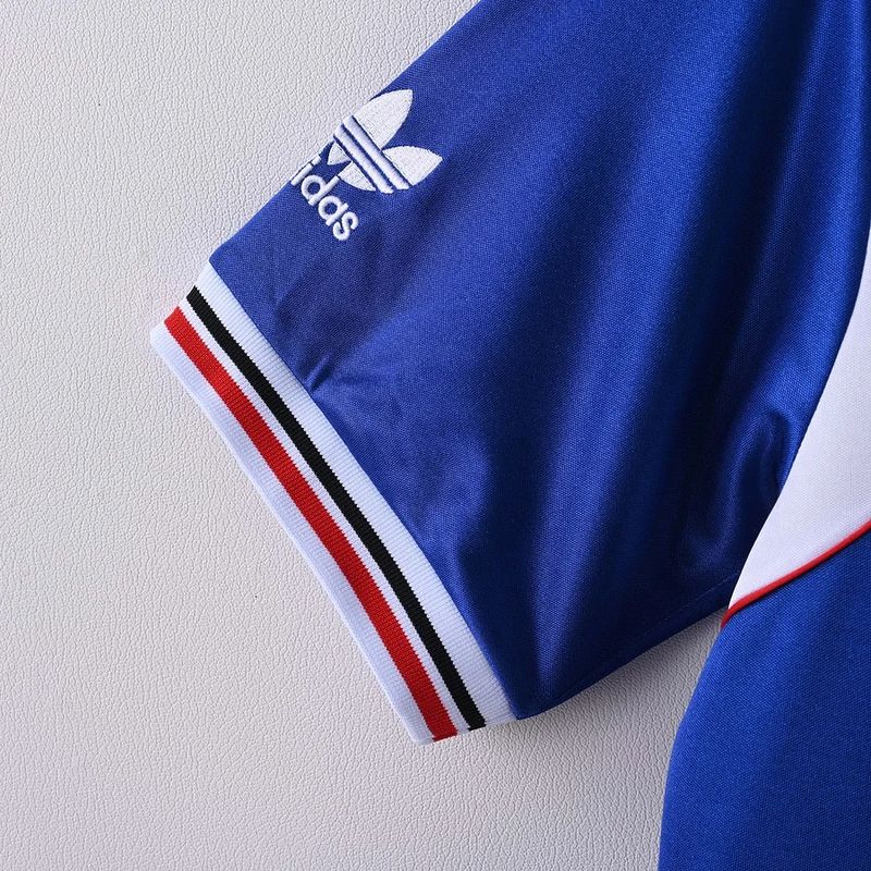 Retro Manchester United 1984 third away
