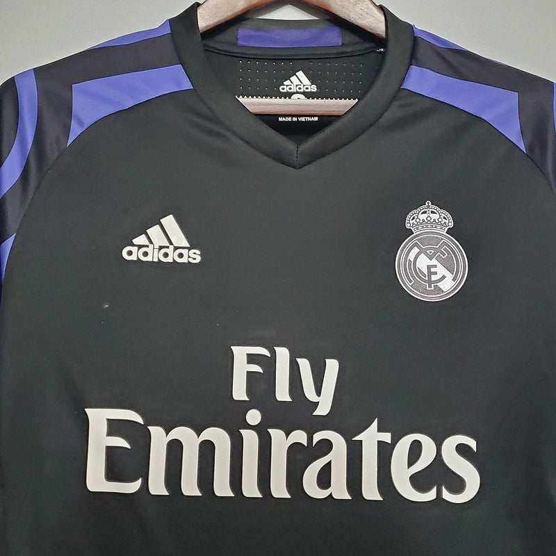 Maillot rétro du Real Madrid saison 2015-2016, deuxième maillot extérieur
