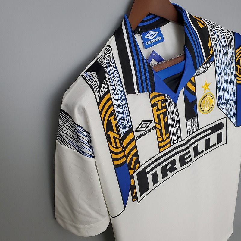 Rétro Inter Milan 1996-1997 extérieur