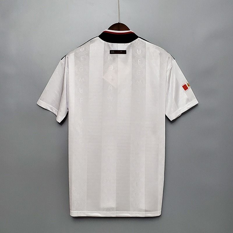 Maillot extérieur rétro Manchester United 1997-1998 Image secondaire du produit
