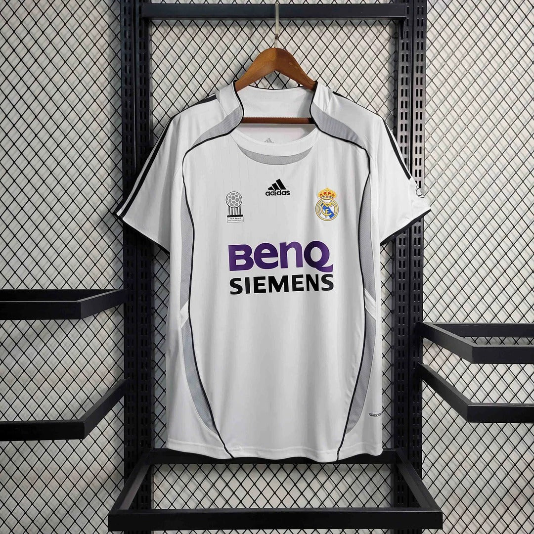 Maillot domicile rétro Real Madrid 2006-2007 Image principale du produit