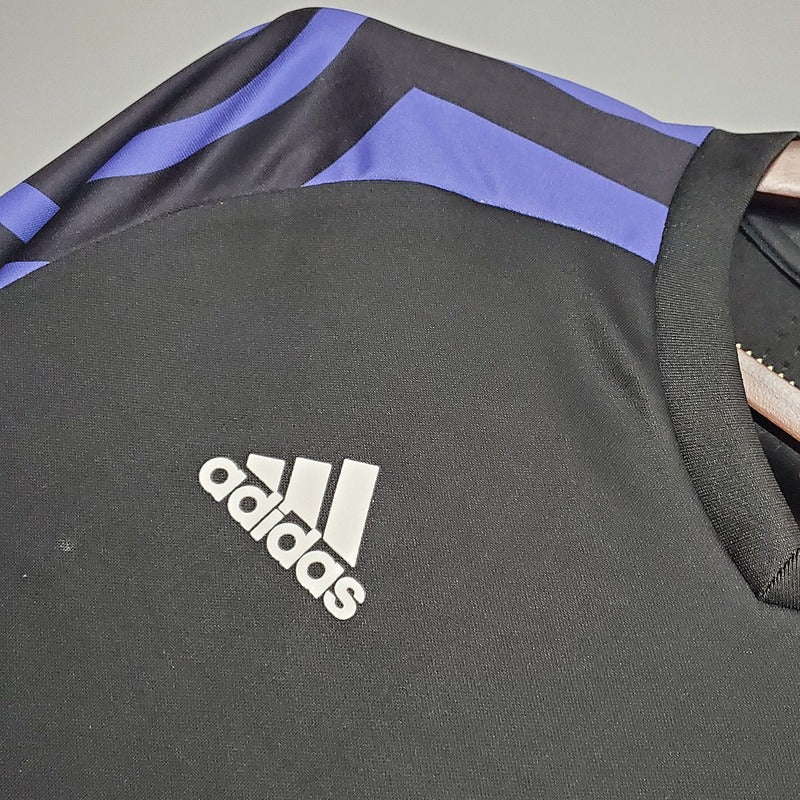 Maillot rétro du Real Madrid saison 2015-2016, deuxième maillot extérieur