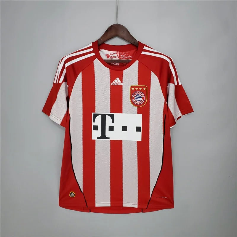 Retro Bayern München 2010-2011 home Main image