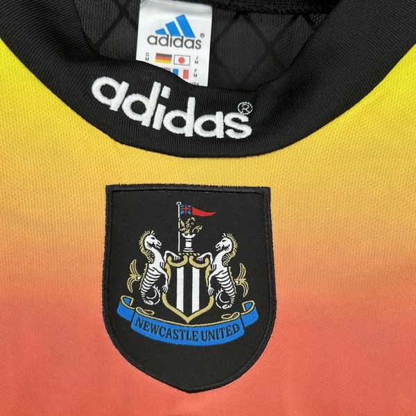 Retro Newcastle United 1996-1997 Goalkeeper Long Sleeves
