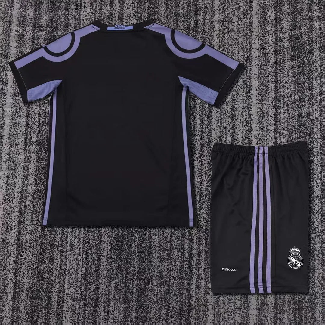 Enfant rétro Real Madrid 2016-2017 extérieur Image secondaire du produit