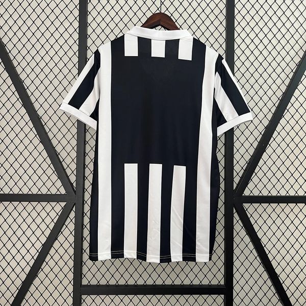Retro Juventus 2001-2002 home Secondary image