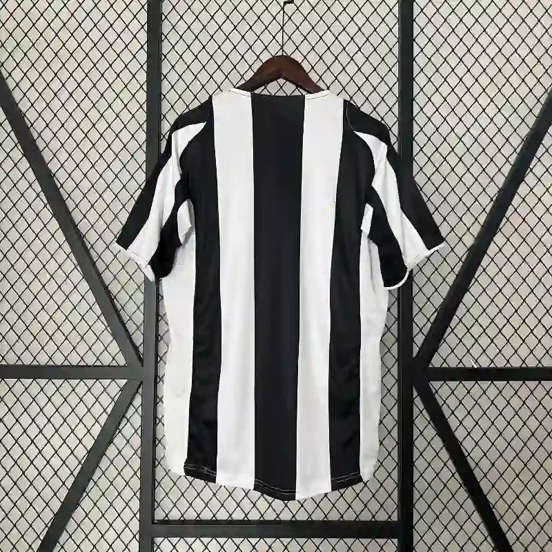 Retro Juventus 2004-2005 home Secondary image