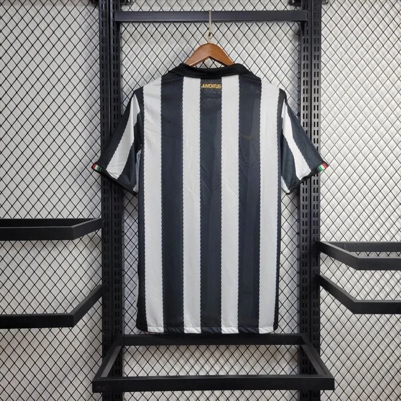 Retro Juventus 2010-2011 home Secondary image