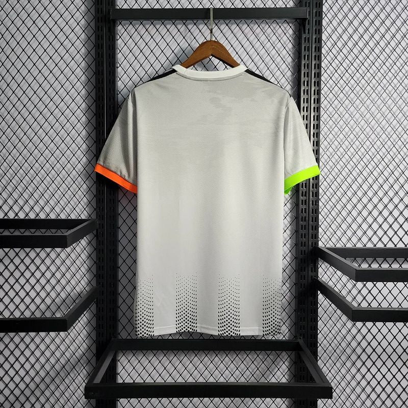 Retro Juventus 2019-2020 Joint Edition Secondary image
